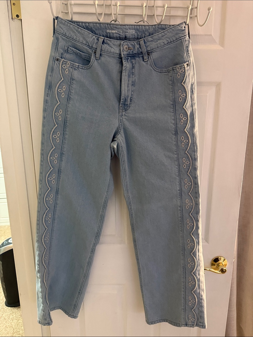 Old Navy Light Blue Straight-Leg Jeans with Side Embroidery Size 12